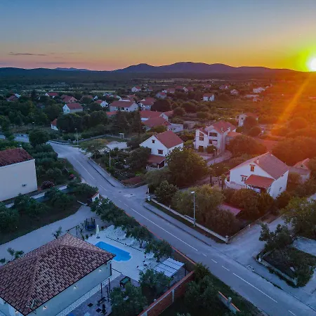 Villa Intrade